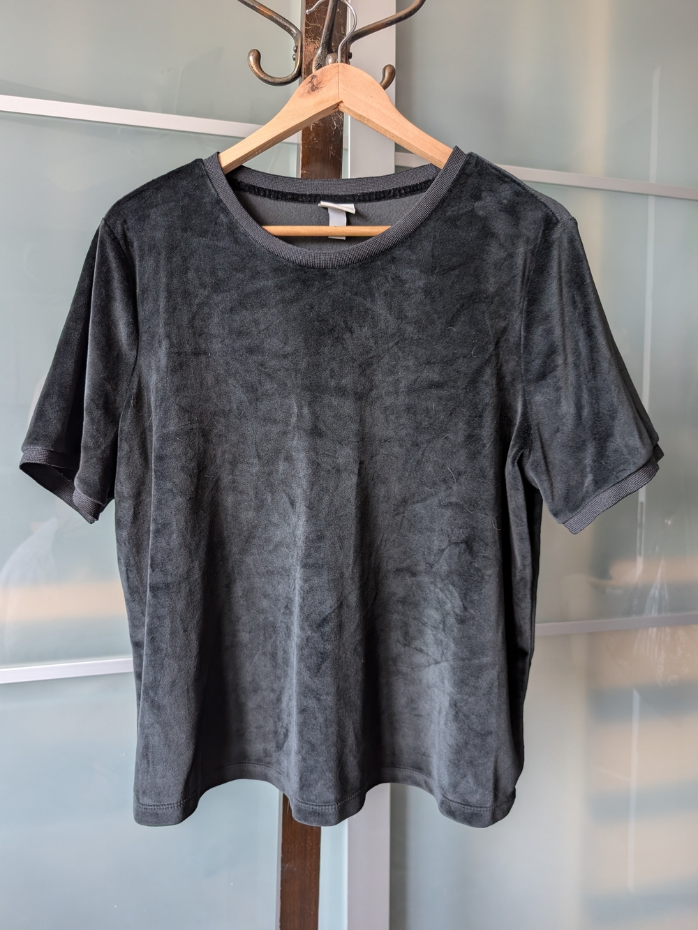 Short Sleeve Velvet-Look T-Shirt In Black - XL